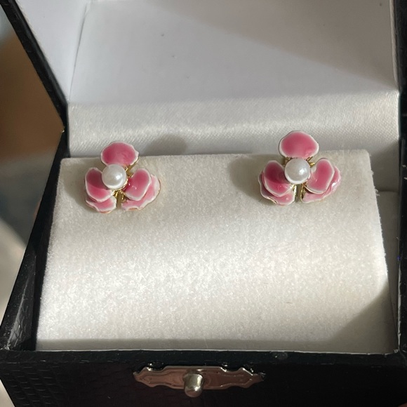 Vintage Jewelry - Enameled pink & white orchid pearl gold tone earrings